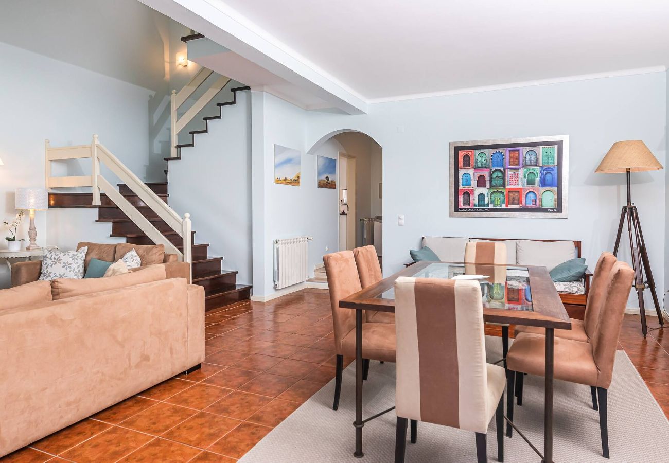 Casa geminada em Amoreira - Golfe e Praia: Casa Familiar em Praia D´el Rey Casa geminada em Amoreira - Golfe e Praia: Casa Familiar em Praia D´el Rey