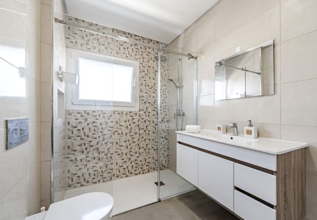 Casa em Fernão Ferro - The Fruitful Vine Fernao Ferro- Relaxing & Serene Casa em Fernão Ferro - The Fruitful Vine Fernao Ferro- Relaxing & Serene