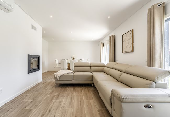 Casa em Fernão Ferro - The Fruitful Vine Fernao Ferro- Relaxing & Serene Casa em Fernão Ferro - The Fruitful Vine Fernao Ferro- Relaxing & Serene