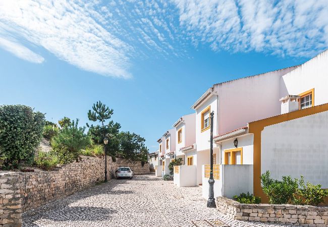 Terraced House in Amoreira - Golfe e Praia: Casa Familiar em Praia D´el Rey Terraced House in Amoreira - Golfe e Praia: Casa Familiar em Praia D´el Rey