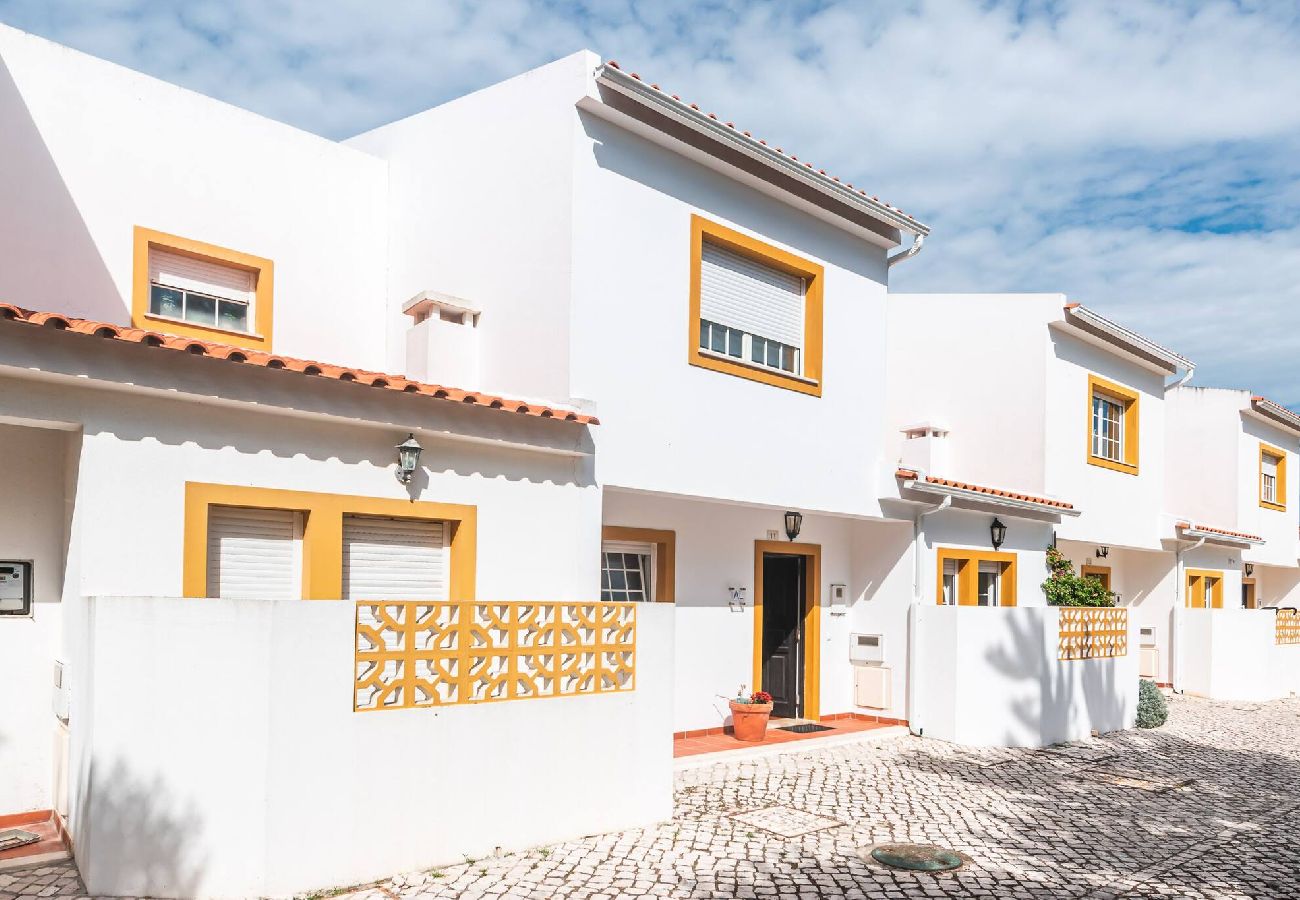 Terraced House in Amoreira - Golfe e Praia: Casa Familiar em Praia D´el Rey Terraced House in Amoreira - Golfe e Praia: Casa Familiar em Praia D´el Rey
