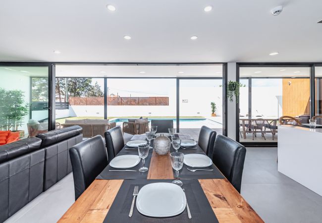 House in Azeitão - Luxurious Spacious home - Azeitão, Setúbal House in Azeitão - Luxurious Spacious home - Azeitão, Setúbal