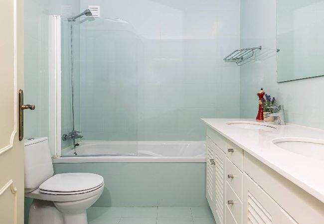 Maison mitoyenne à Amoreira - Golfe e Praia: Casa Familiar em Praia D´el Rey Maison mitoyenne à Amoreira - Golfe e Praia: Casa Familiar em Praia D´el Rey