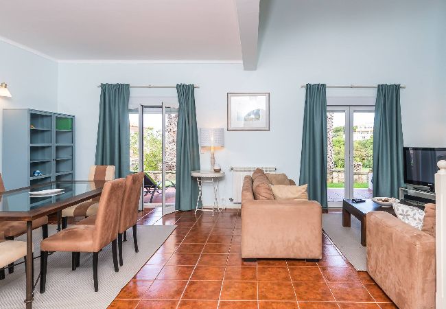 Maison mitoyenne à Amoreira - Golfe e Praia: Casa Familiar em Praia D´el Rey Maison mitoyenne à Amoreira - Golfe e Praia: Casa Familiar em Praia D´el Rey