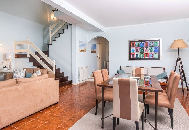 Maison mitoyenne à Amoreira - Golfe e Praia: Casa Familiar em Praia D´el Rey Maison mitoyenne à Amoreira - Golfe e Praia: Casa Familiar em Praia D´el Rey