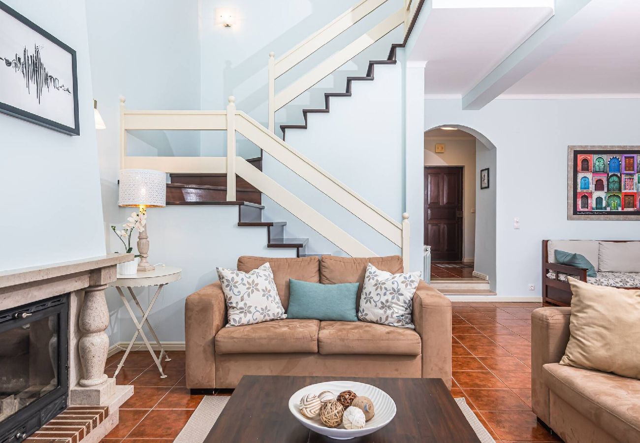 Maison mitoyenne à Amoreira - Golfe e Praia: Casa Familiar em Praia D´el Rey Maison mitoyenne à Amoreira - Golfe e Praia: Casa Familiar em Praia D´el Rey