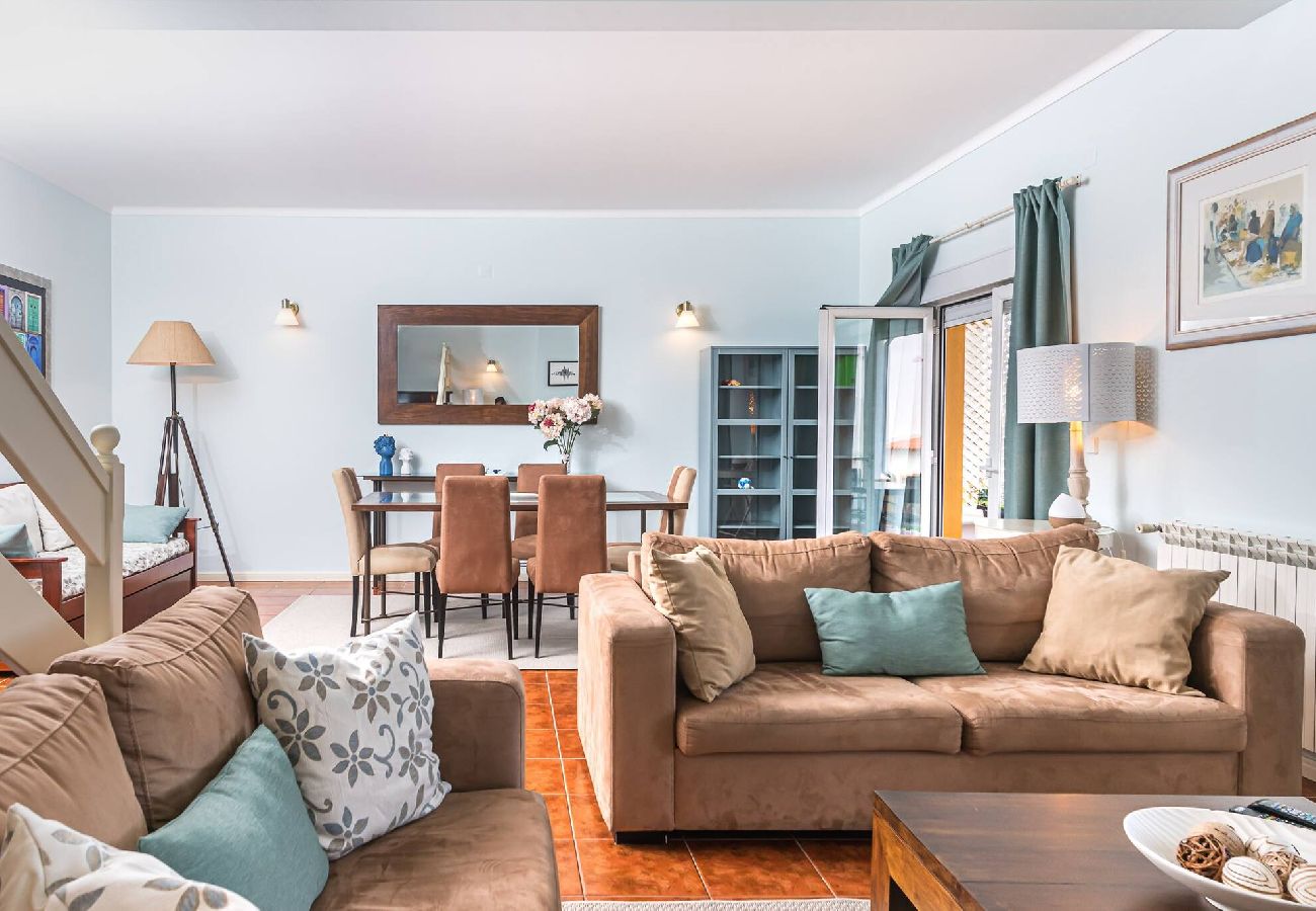 Maison mitoyenne à Amoreira - Golfe e Praia: Casa Familiar em Praia D´el Rey Maison mitoyenne à Amoreira - Golfe e Praia: Casa Familiar em Praia D´el Rey