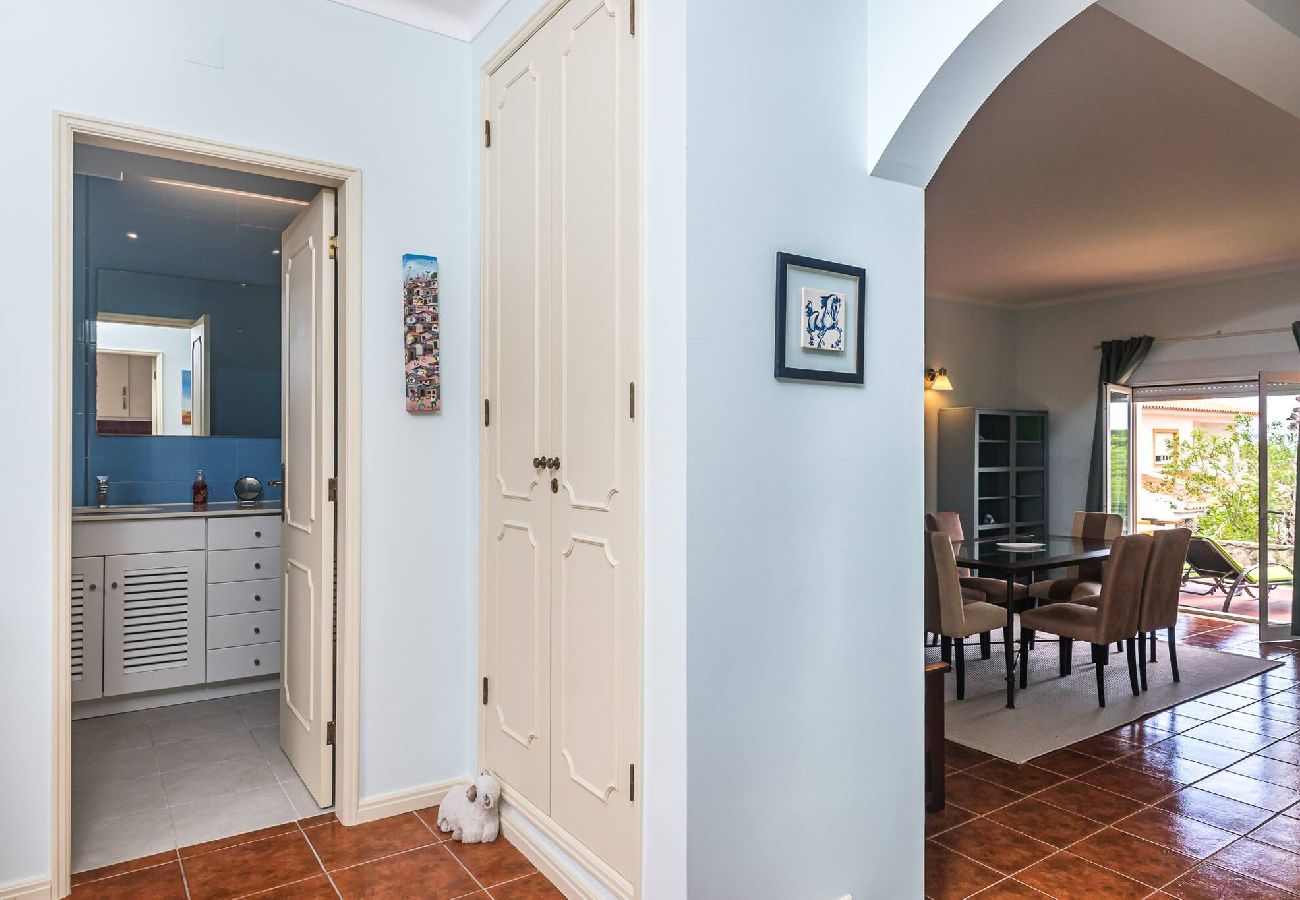 Maison mitoyenne à Amoreira - Golfe e Praia: Casa Familiar em Praia D´el Rey Maison mitoyenne à Amoreira - Golfe e Praia: Casa Familiar em Praia D´el Rey