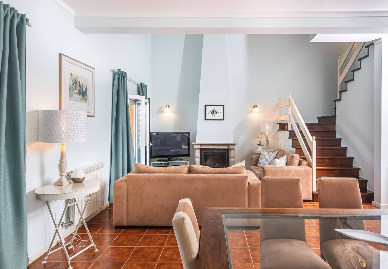 Maison mitoyenne à Amoreira - Golfe e Praia: Casa Familiar em Praia D´el Rey Maison mitoyenne à Amoreira - Golfe e Praia: Casa Familiar em Praia D´el Rey